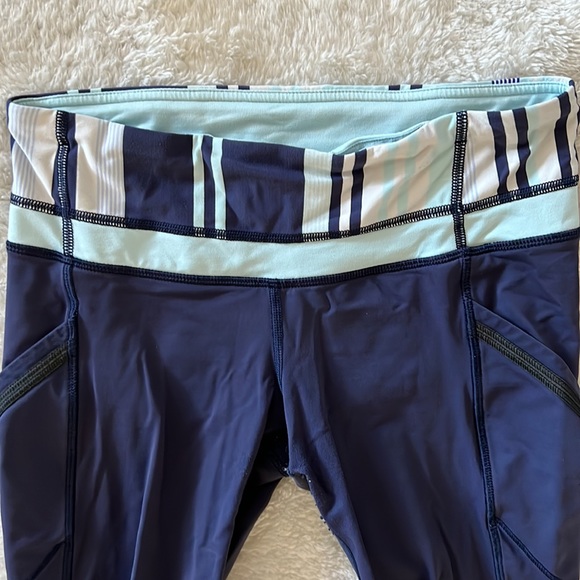 Blue tone Lululemon crops - Picture 4 of 6